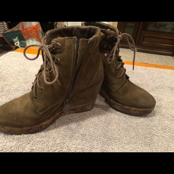 Suede wedge ankle booties - Picture 4 of 4